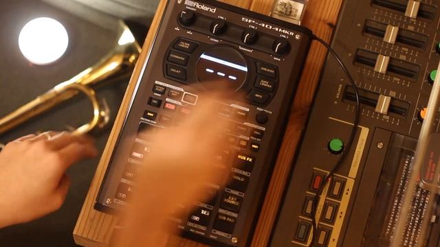 【beatlive】SP404MK2 Trumpet sound and groovy bassline #sp404mk2 #beatmaking #trumpet смотреть онлайн