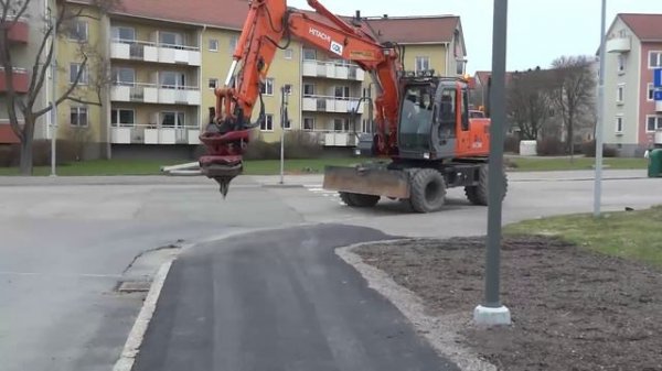 Hitachi Zaxis 160W cutting asphalt