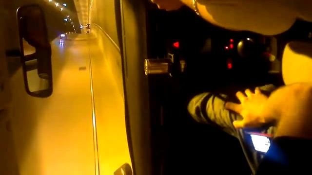 My AUDI RS6 C5 in a tunnel with miltek non-res exhausts! смотреть онлайн