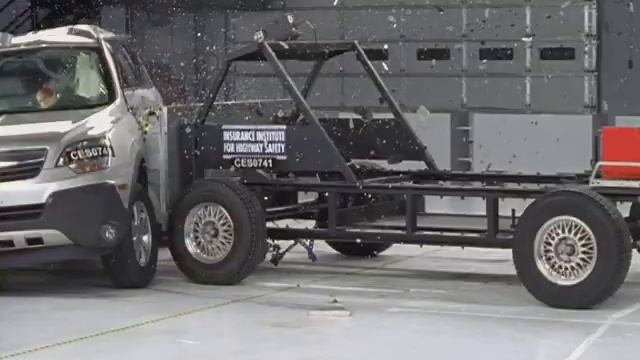 2008 Saturn VUE side IIHS crash test смотреть онлайн