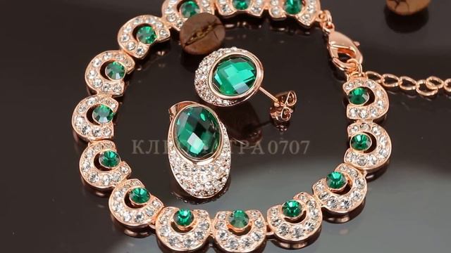 Прелестный комплект с кристаллами Swarovski, покрытый слоями золота смотреть онлайн