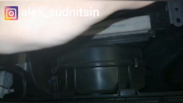 Замена салонного фильтра Hyundai Solaris (Хенде/Хендай Солярис) 2 поколения 2017 года смотреть онлайн