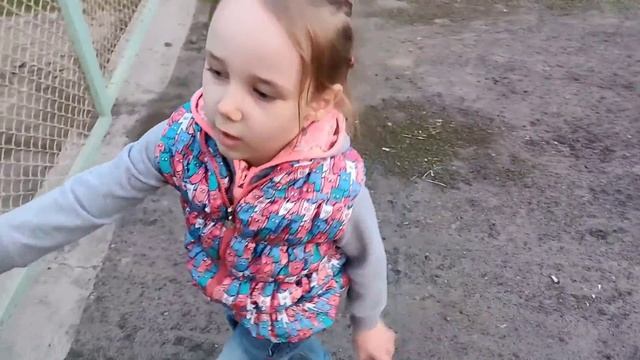 Последние приготовления к Пасхе.Тарас чуть не съел печеные орешки . смотреть онлайн