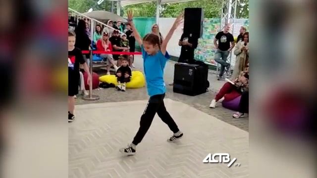 Сахалинка отжигает на четвертом фестивале по брейк-дансу "Один из всех" смотреть онлайн