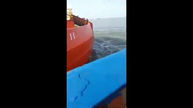 TUG BOAT CALISTA 1 GANDENGAN CALISTA 2 SENGGOL KPL YG LAGI BERLABUH DI OB PALEMBANG смотреть онлайн