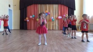 Танец в средней группе "Хорошее настроение"