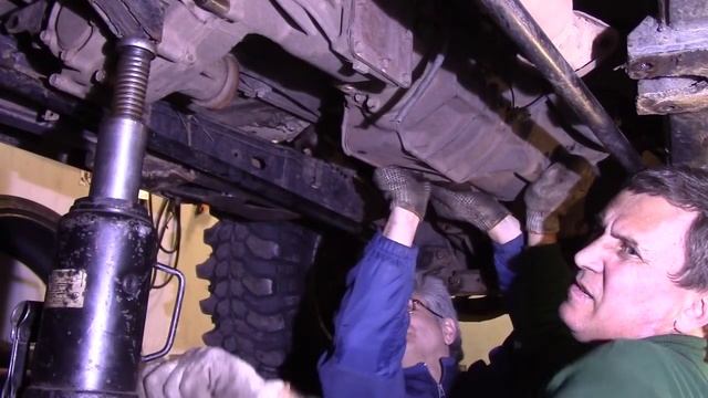 Mitsubichi Pajero 2 Замена сцепления! смотреть онлайн