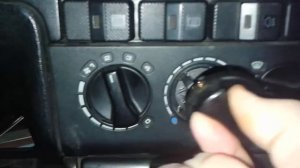 Как заменить лампочку подсветки печки. Пассат б3