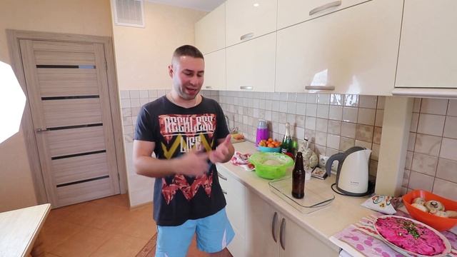 Курица на бутылке. Способ приготовления / Вкусный Выпуск смотреть онлайн