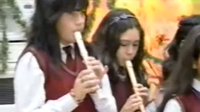 Somewhere Over The Rainbow (Grupo de Flautas Dulces Eagle School - 6º básico A) смотреть онлайн