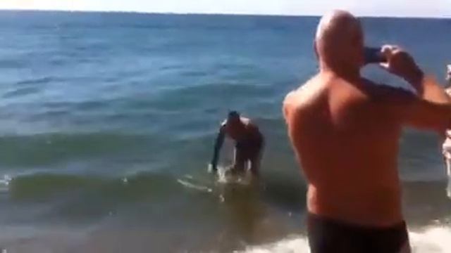 Пытаюсь искупаться в Байкале смотреть онлайн