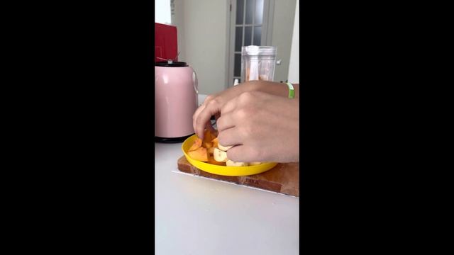 Обзор на Блендер Kitfort-KT-1363-1 Shake & Take с рецептом молочного коктейля смотреть онлайн