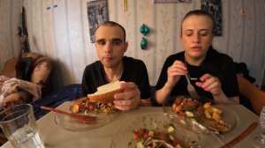 МУКБАНГ С ВАРЕЙ ДОМА / ФОРЕЛЬ С КАРТОШКОЙ / САЛАТ ОВОЩНОЙ / ОБЖОР / EATING Mukbang / ASMR АСМР