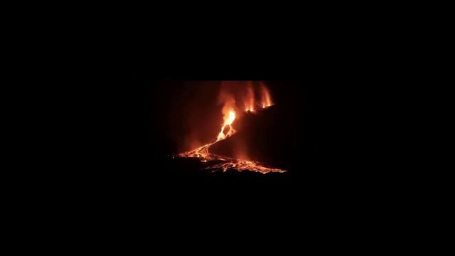 La Palma volcano eruption update: Eruption continues at low levels, slowly declining intensity смотреть онлайн