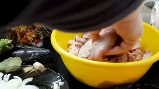 КУРИЦА С ОВОЩАМИ В БАНКЕ смотреть онлайн