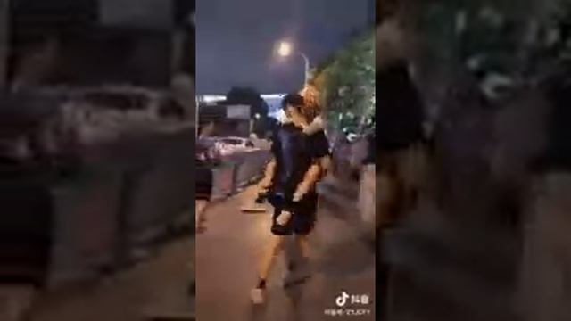 Высокий парень + низкая девушка ❤️ смотреть онлайн