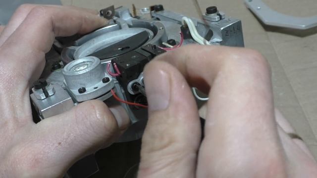 ВСКРЫЛ НЕВЕРОЯТНО ИНТЕРЕСНЫЙ МЕХАНИЗМ! А ВНУТРИ ЗОЛОТО НА ДЕТАЛЯХ смотреть онлайн