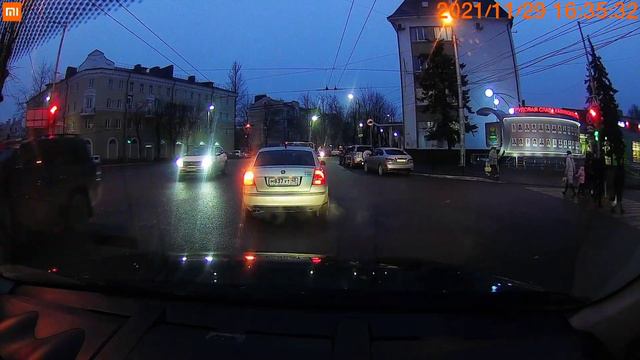 М837УТ40 12.12.ч.1 проезд на запрещающий сигнал светофора смотреть онлайн