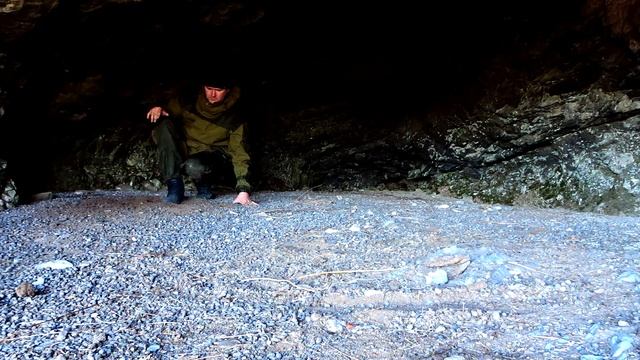 Хакасия, стоянка древних людей в гроте эпохи палеолита\Parking of the ancient people смотреть онлайн