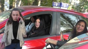 Воронеж. #1. Размазали знак и деффчонки жгут. Встречка совмещенная с тротуаром.