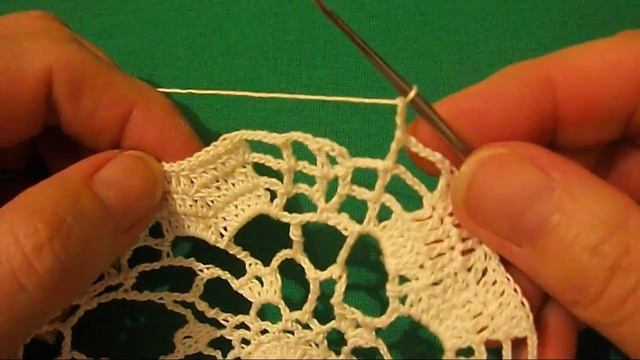 АЖУРНАЯ ОВАЛЬНАЯ САЛФЕТКА. ЧАСТЬ 2 смотреть онлайн
