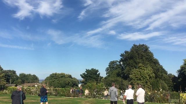 Spitfires Soar Over The Isle of Wight in Memory of Mary Ellis смотреть онлайн