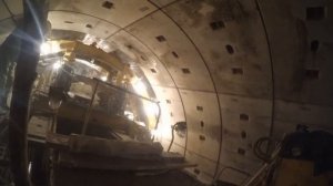 Работа тоннелепроходческого комплекса в тоннеле