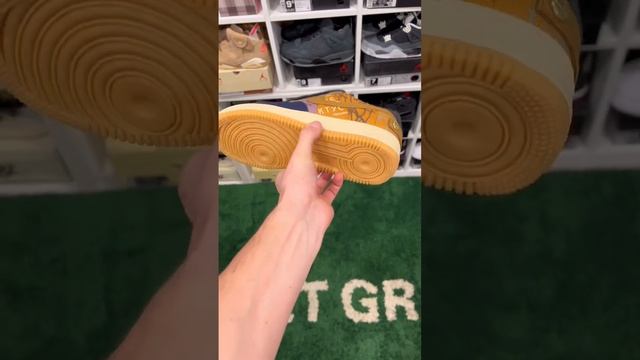 Среди этих пар есть оригинал. Какая тут пара оригинальная? #jordan #jordan4 #jordan1 #dunksb смотреть онлайн