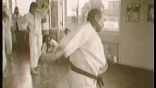 Masutatsu Oyama. Old video kyokushin karate technics (1971) смотреть онлайн