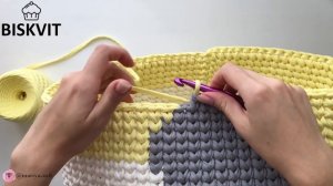 Вяжем круглую корзинку из трикотажной пряжи | большая детская корзина для игрушек с зайчиком