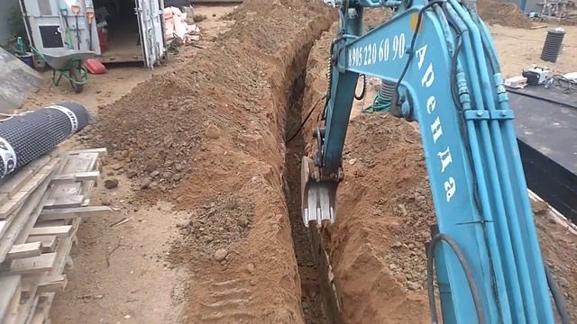 Копаем Траншею под водопровод п. Рощино Лен. Обл. смотреть онлайн