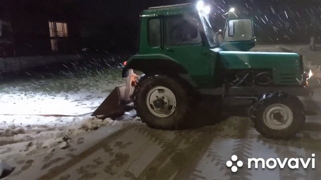 Взаимопомощь, помог выехать из грязи трактор мини мтз. смотреть онлайн