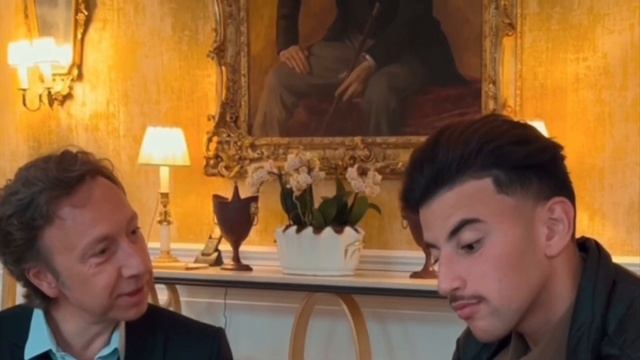 Stéphane Bern : sa vidéo improbable avec un célèbre influenceur смотреть онлайн