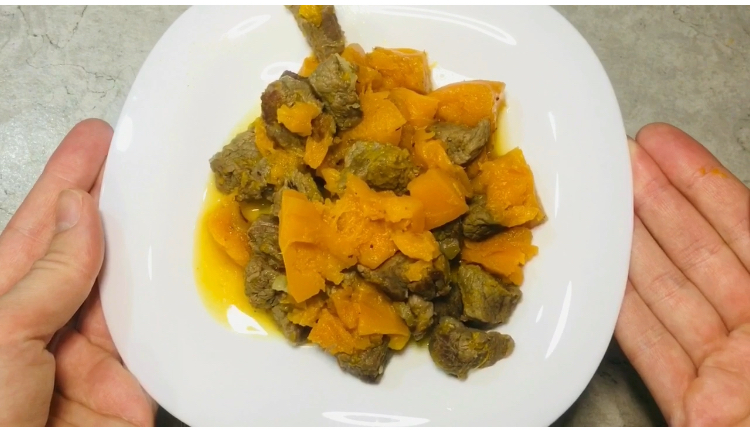 Тыква с мясом в сковороде: вкусное и сочное самостоятельное блюдо или дополнение к любому гарниру