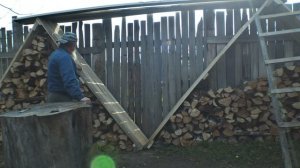 Дровник за пять минут своими руками. Быстро и дешево, без вкапывания столбов.