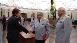 Владимир Кубышко вручил дипломы выпускникам Академии управления МВД России