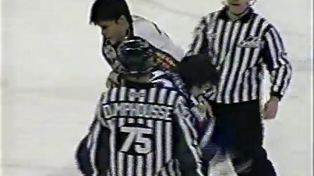 Scott Brownlee vs Mark Louis Rd's 1&2 WHL Feb 23/05 смотреть онлайн