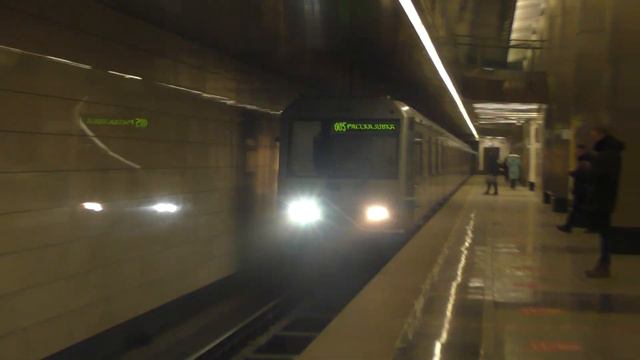 Метропоезд 81-760/761 Ока станция Деловой Центр смотреть онлайн
