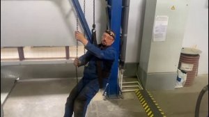 Установка частотника на ход моста кран-балки. Работа в труднодоступных местах.