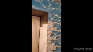 Декоративный камень вокруг дверного проёма