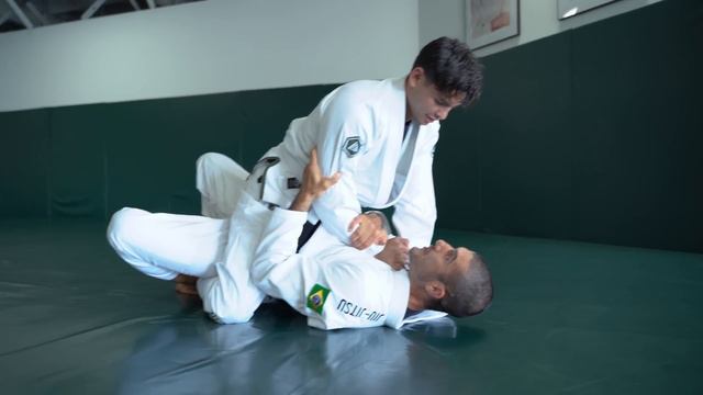 Pro Boxer Ryan Garcia's First Brazilian Jiu-Jitsu Class (Gracie Combatives w/ Rener Gracie) смотреть онлайн