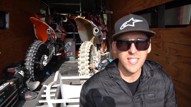 DIRT BIKE PHONE APP?! INSIDE THE 2021.5 KTM 450 SX-F FACTORY EDITION смотреть онлайн