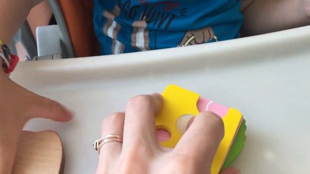 Игрушечные продукты на липучке с ножиком Viga Toys гамбургер, сандвич. Играем в кухню смотреть онлайн