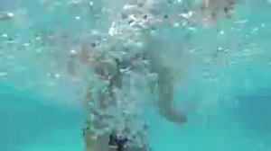 Newborn dives  Младенец ныряет  Как научить ребенка плавать