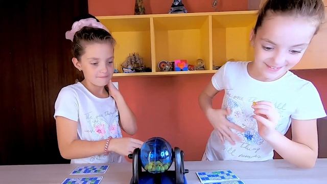 Играем в настольную игру Bingo часть2 вместе с БЛИЗНЯШКАМИ Gemelle Best смотреть онлайн