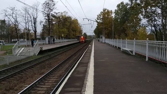 Маневровый тепловоз ТЭМ18ДМ-1138 следует резервом через станцию ручьи смотреть онлайн