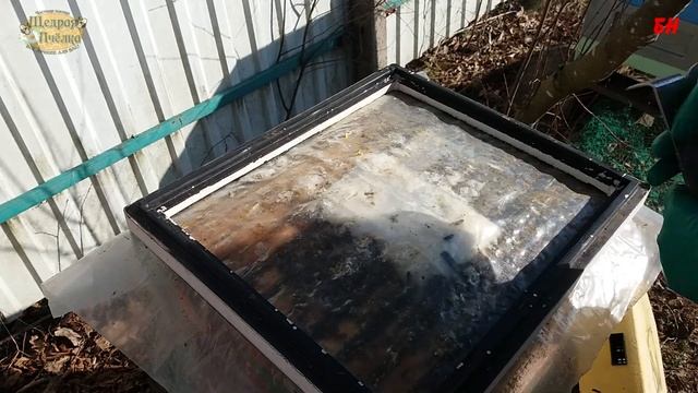 пчеловодство, когда закрывать донья и использовать пленку. работы на пасеке весной смотреть онлайн