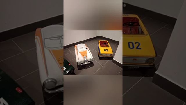 игрушки наших родителей СССР я бы хотел бы такую.