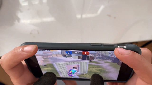 iPhone SE (2022) Full Handcam | 4 Finger + Gyro | PUBG MOBILE смотреть онлайн