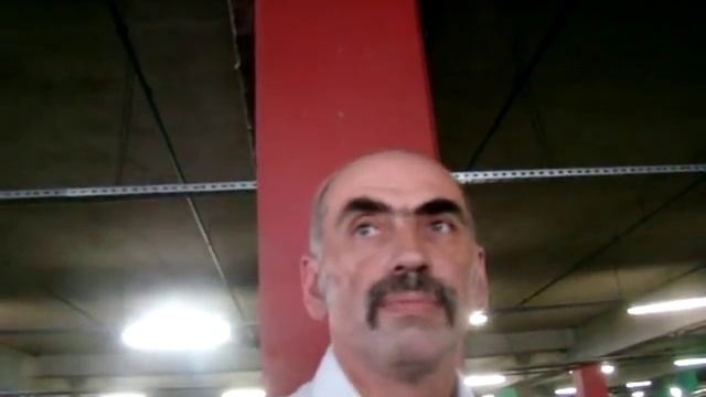 Кто и как охраняет паркинг в Мега Белая дача. ч. 2 из 4 смотреть онлайн